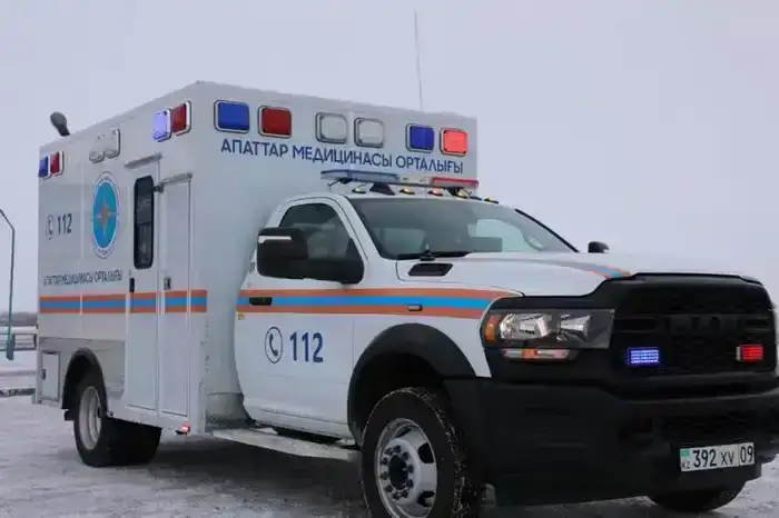 В Шетском районе впервые появился реанимобиль для помощи на трассах (2)