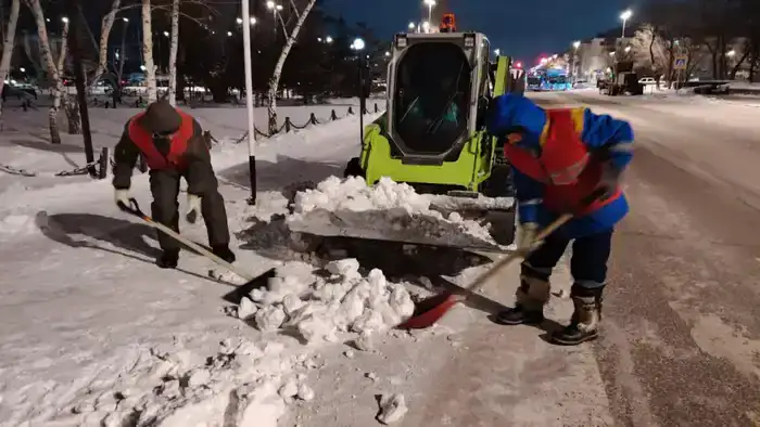 Более 1,5 тысячи единиц спецтехники задействовано в работах по уборке снега в Астане (2)