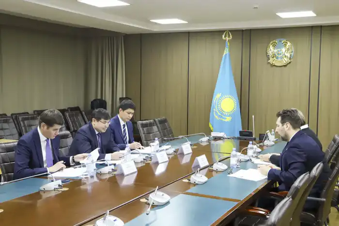 Обсуждение 125 проектов ЕБРР в Казахстане на встрече министра финансов Мади Такиева и Хусейна Озхана