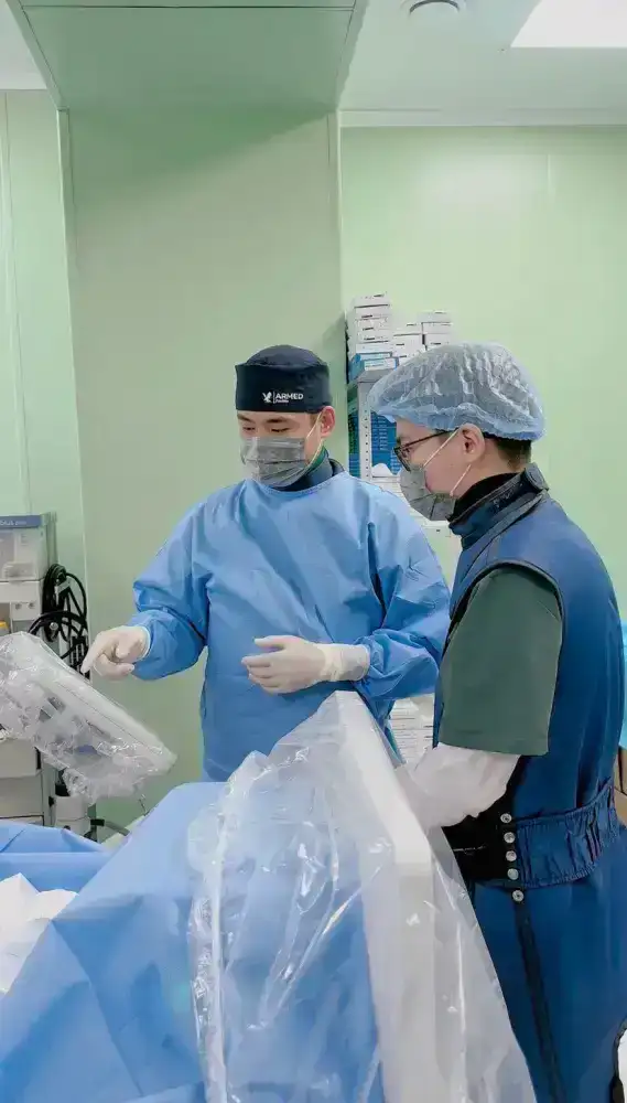 Высокие технологии в кардиологии: в Алматы пожилым пациентам заменили клапан сердца (2)