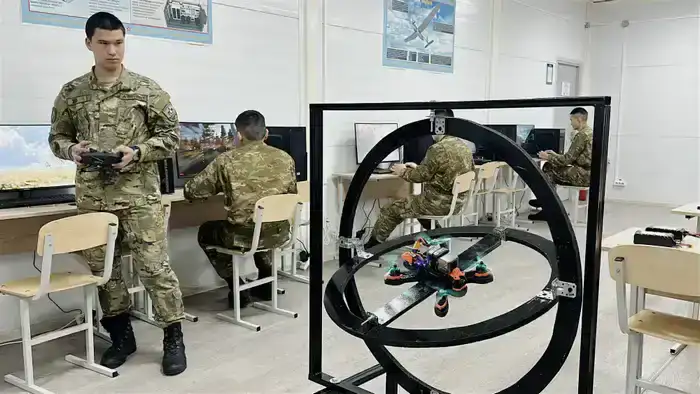 В военном вузе Минобороны стартовала подготовка курсантов по управлению FPV-дронами