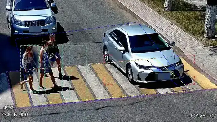 Умные пешеходные переходы в Караганде предотвращают ДТП с пешеходами