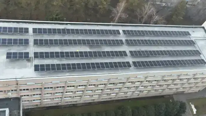 На крыше учебных корпусов КазНУ установлены солнечные панели (2)