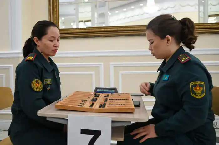 В Министерстве обороны определили сильнейших шахматистов и мастеров игры в тоғызқұмалақ (2)
