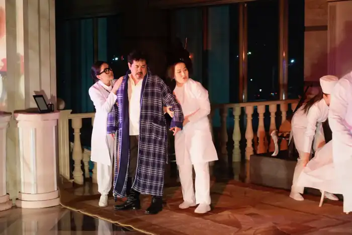 В области Жетісу академический драматический театр имени Бикен Римовой представил моноспектакль «Мұқағали» (4)