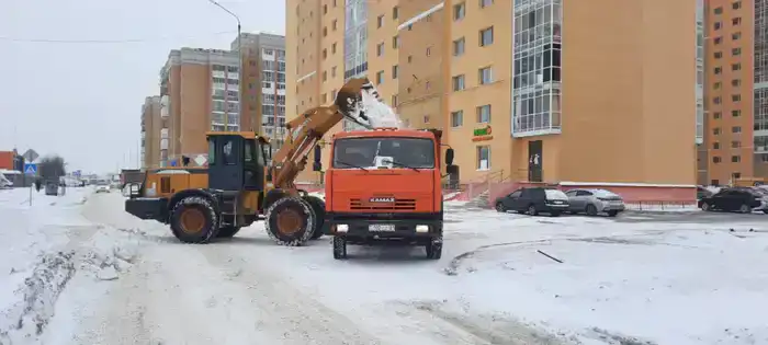 Обильный снегопад в Астане: коммунальные службы работают круглосуточно (4)