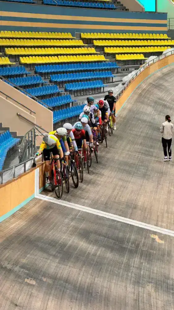 В Астане прошел республиканский зимний чемпионат по велотреку (4)