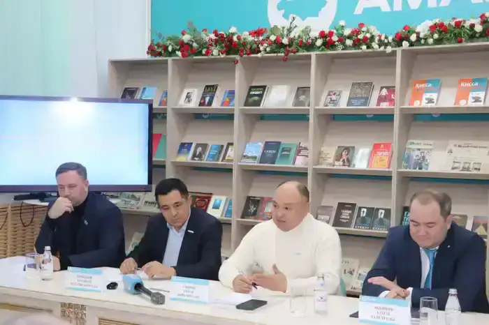 В Усть-Каменогорске депутат Мажилиса Ерлан Саиров встретился с представителями интеллигенции (9)