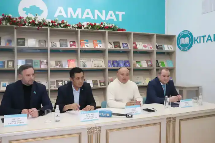 В Усть-Каменогорске депутат Мажилиса Ерлан Саиров встретился с представителями интеллигенции (10)