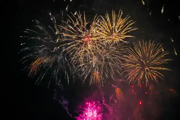 Новогодние салюты в Астане запустили в двух местах (2)