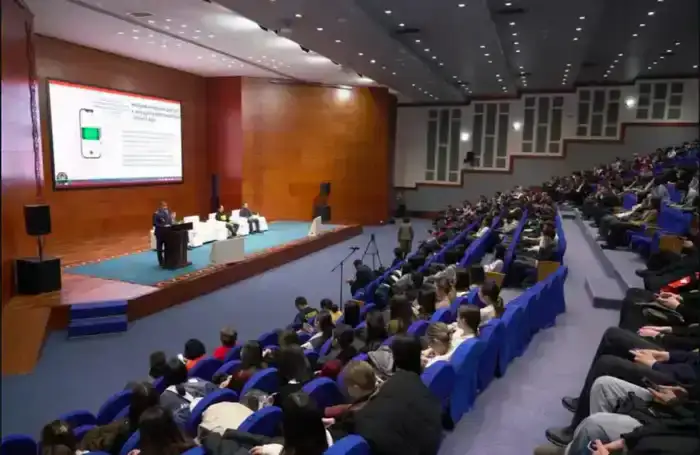 «Закон и порядок»: как противостоять кибепреступлениям и интернет-мошенникам рассказали студентам столичного вуза (4)