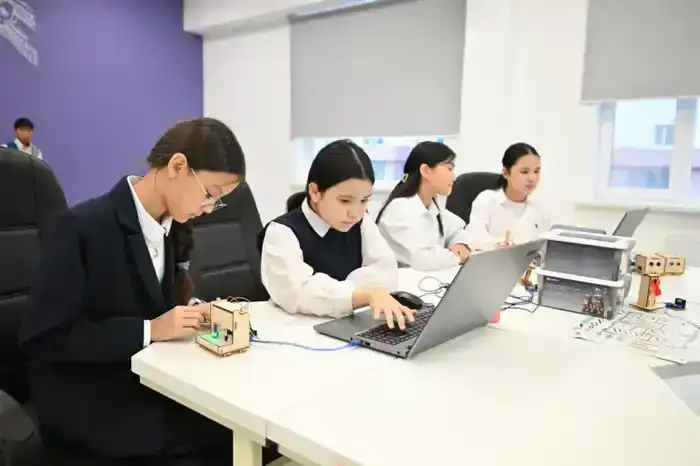 Безопасность и порядок среди учащихся в Астане обеспечивают ИИ камерами (2)