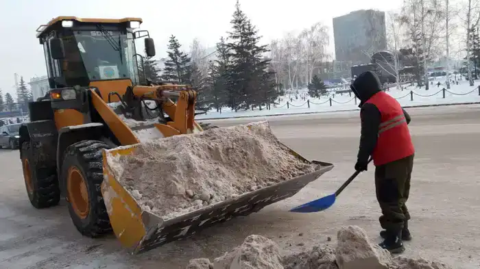Более 1,2 тысячи единиц спецтехники задействуют в уборке снега в Астане (9)