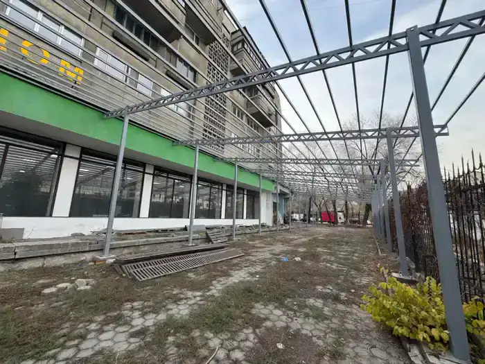 В Алматы снесли очередное незаконное сооружение (2)