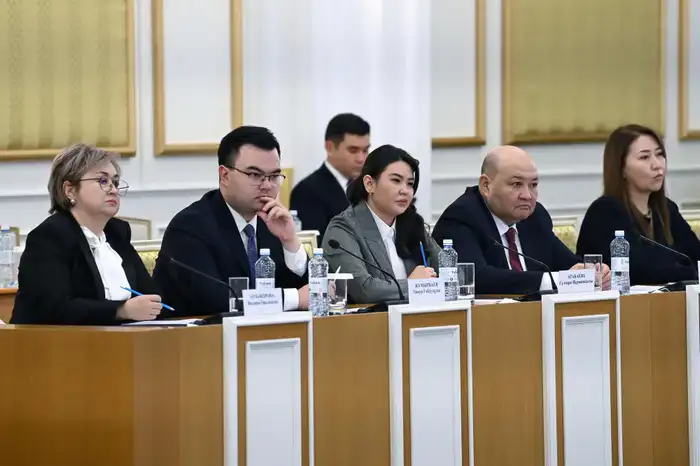 Текст проекта новой Конституции будет опубликован в печатных изданиях «Егемен Қазақстан» и «Казахстанская правда», а также на официальном сайте Конституционного Суда – Эльвира Азимова (6)