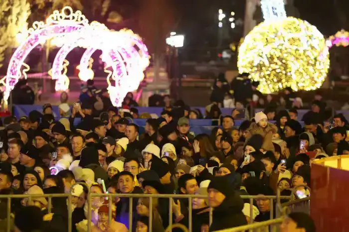 Туристы из Дубая отмечают доброжелательность казахстанцев на новогоднем шоу Алматы (3)