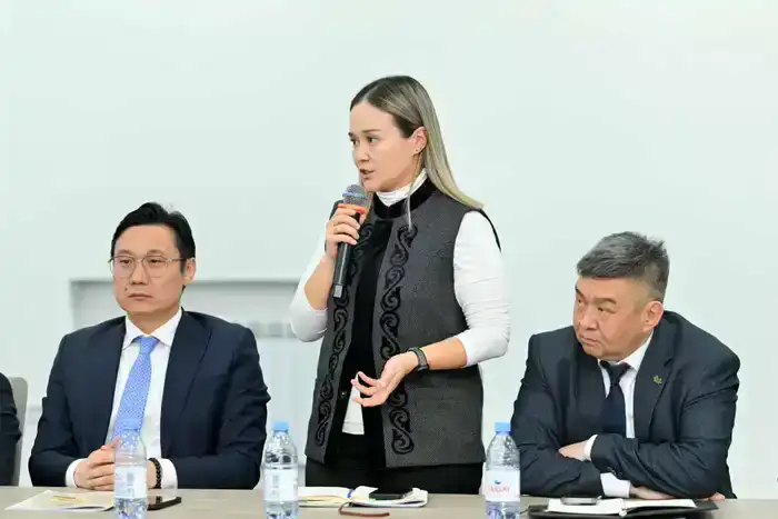 Аким области провел прием граждан по актуальным вопросам (10)