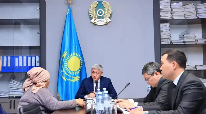 Обсуждение вопросов ЖКХ и земельных участков в Карагандинской области: приём граждан с Ермаганбетом Булекпаевым