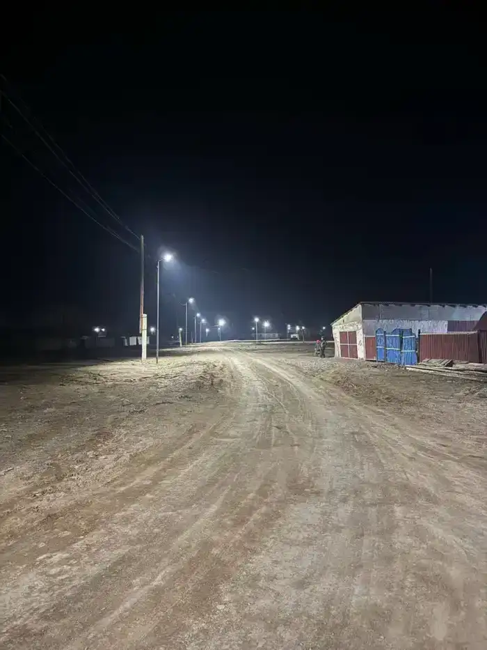 В Аксуатском районе ведутся работы по уличному освещению (2)