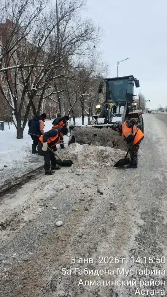Свыше 3 тысяч рабочих и более 1800 единиц техники: в Астане продолжается круглосуточная очистка от снега (6)