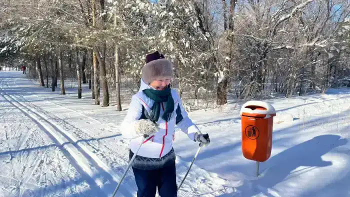 В Астане группа пенсионеров занимается лыжным спортом и зимним плаванием (2)