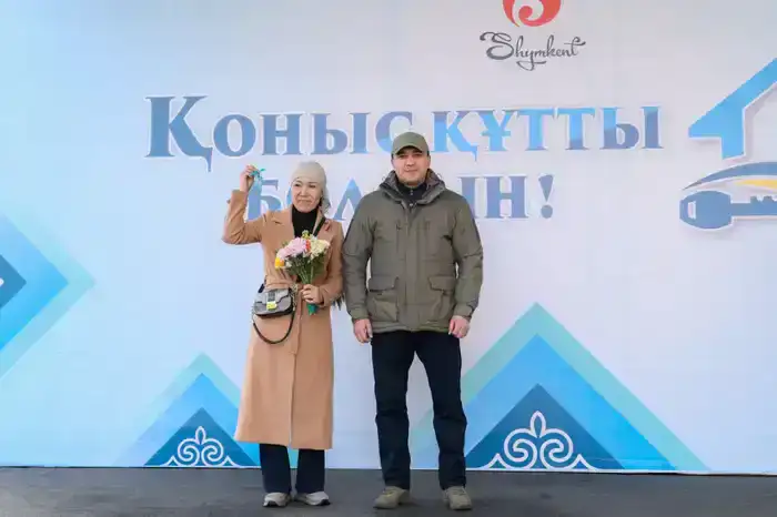 24 семьи в микрорайоне «Тұран» получили арендное жильё, что улучшит социальную ситуацию в Шымкенте
