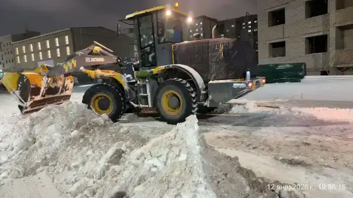 В Астане за день вывезли почти 50 тысяч кубометров снега, общий объем с начала зимы достиг 2,3 млн кубометров
