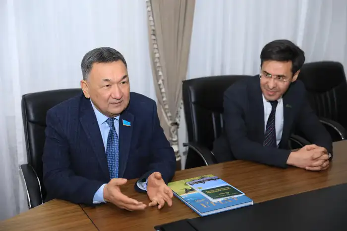 Асхат Шахаров обсудил развитие региона с депутатами