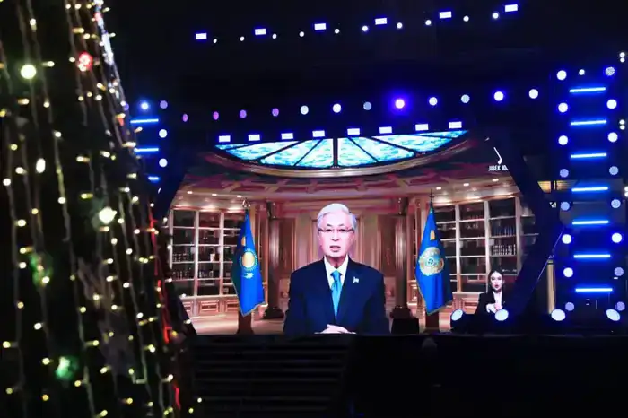 Сообщество Актобе объединяется в праздновании Нового года на главной площади города