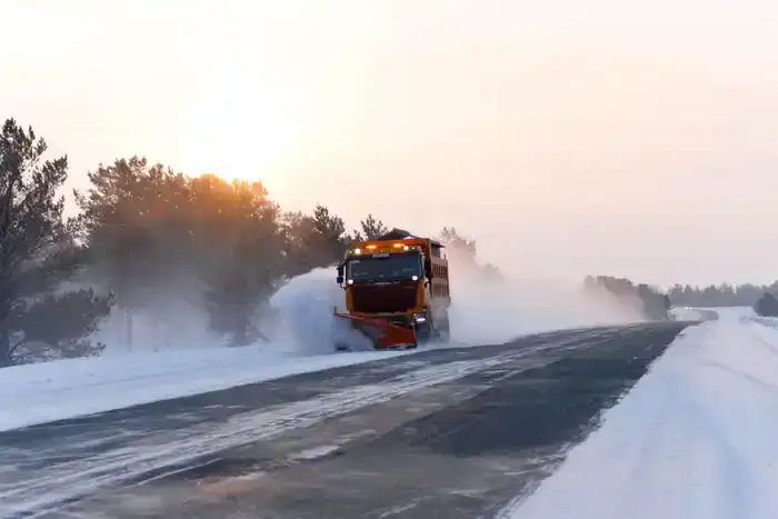 Аким области ознакомился с работой дорожного эксплуатационного участка в Бескарагайском районе (10)