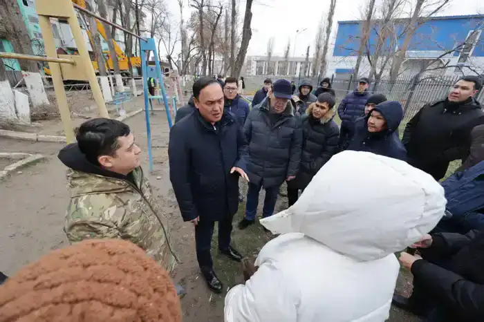 Ербол Карашукеев проинспектировал работы по ликвидации последствий пожара в Таразе (3)