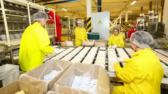 Премьер-министр посетил ряд предприятий Алматинской области и ознакомился с объемами привлеченных инвестиций (5)