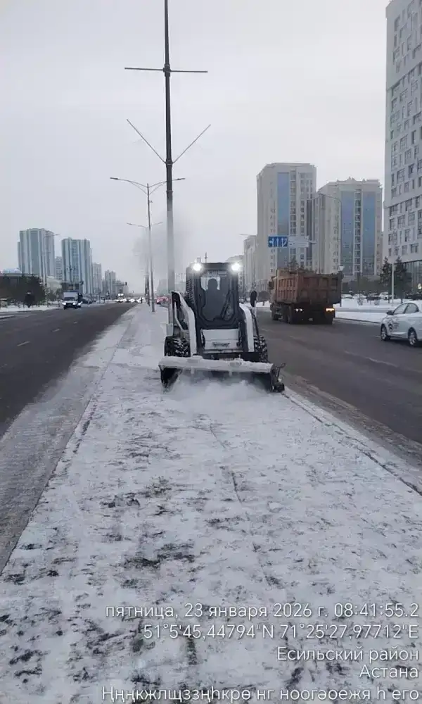 В борьбе со снегом в Астане задействовано более 1300 единиц спецтехники (4)