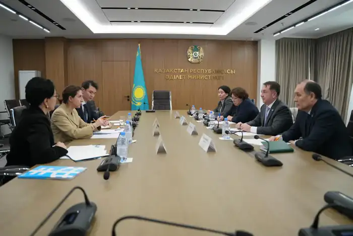Министр юстиции Ерлан Сарсембаев и Джерен Гюрес обсудили сотрудничество в области прав женщин