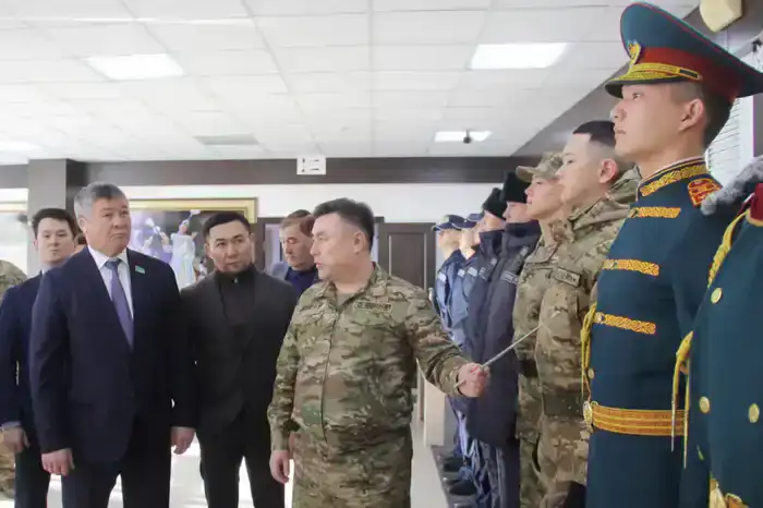 Визит депутатов Мажилиса к военнослужащим Национальной гвардии: обсуждение законопроектов и их влияние на призывников