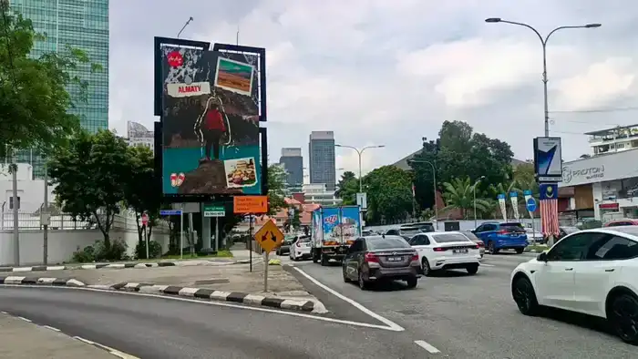 Наружная реклама Алматы появилась в городах Юго-Восточной Азии (3)
