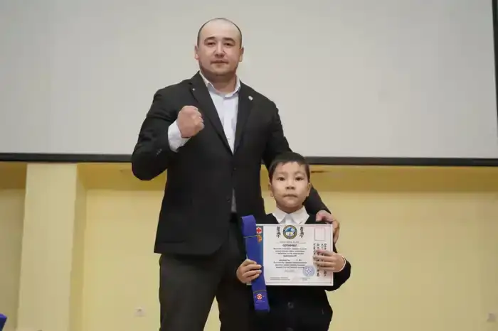 Церемонию вручения поясов юным каратистам провели в столичной школе (4)