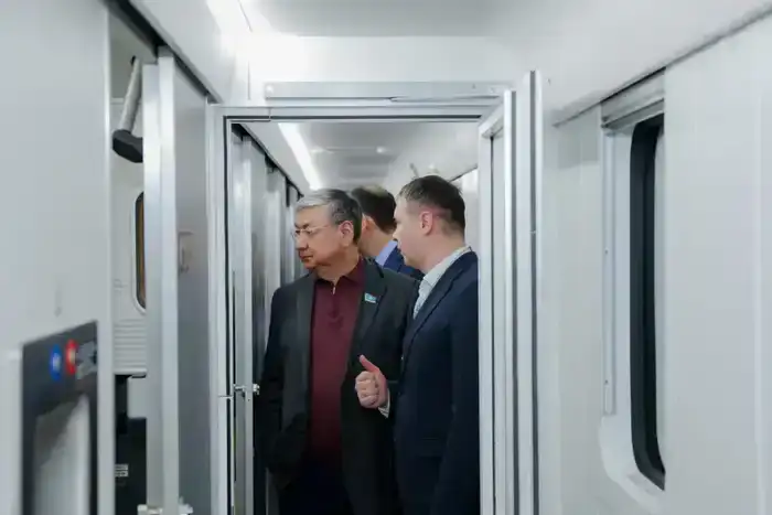 Депутаты Сената ознакомились с производством пассажирских вагонов в Астане (3)