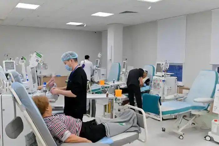 Аким области посетил нефрологический центр в Семее (4)