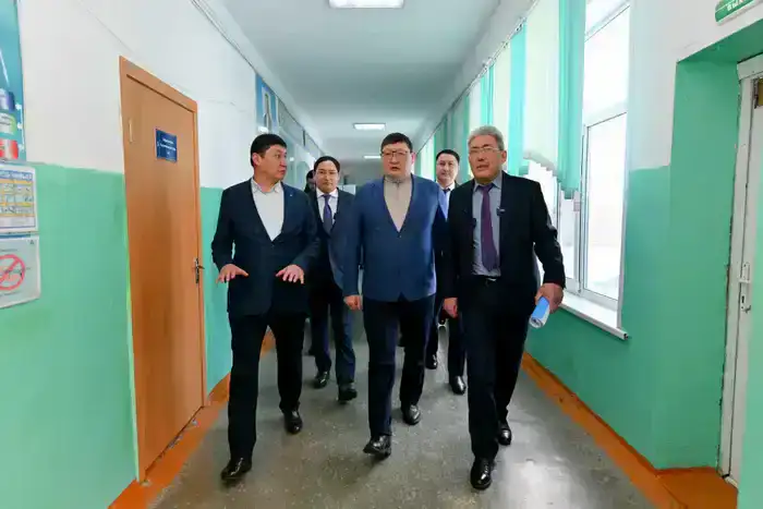 Аким области посетил Глуховскую среднюю школу в Бескарагае (3)