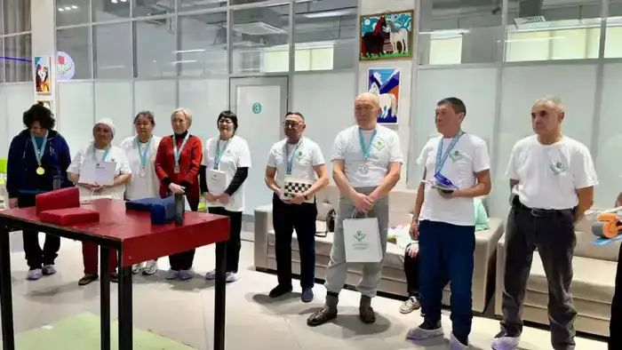 Столичные пенсионеры соревновались в армрестлинге (6)