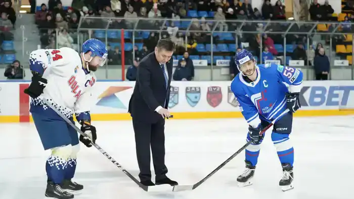 Аким ВКО наградил хоккеистов команды «Торпедо» (3)