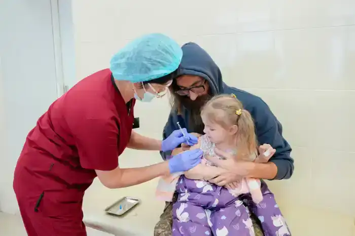 Медики столицы акцентируют внимание на необходимости вакцинации детей для предотвращения рисков