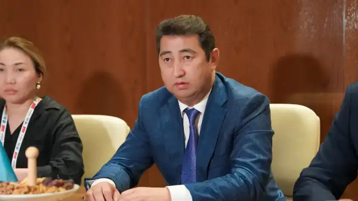 Министр сельского хозяйства Казахстана Айдарбек Сапаров обсуждает экспортные возможности с бизнесом ОАЭ на выставке Gulfood 2026