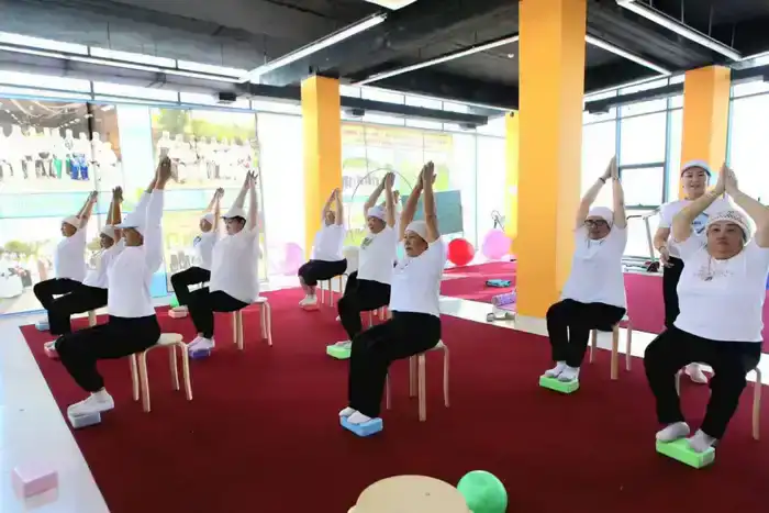 В ТУРКЕСТАНЕ ЦЕНТР АКТИВНОГО ДОЛГОЛЕТИЯ ОБСЛУЖИВАЕТ 5 000 ПЕНСИОНЕРОВ (2)