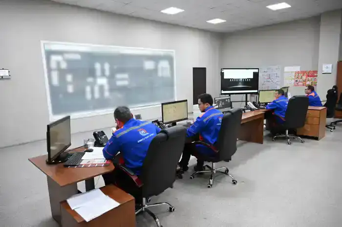 Дархан Сатыбалды ознакомился с внедрением цифровых решений и ИИ в системах жизнеобеспечения города (4)