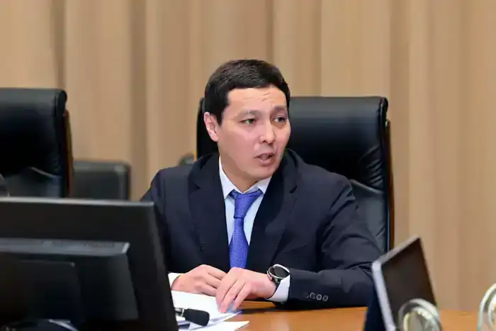 Аким области Абай проводит прием руководителей управлений, где заслушивает отчеты (5)