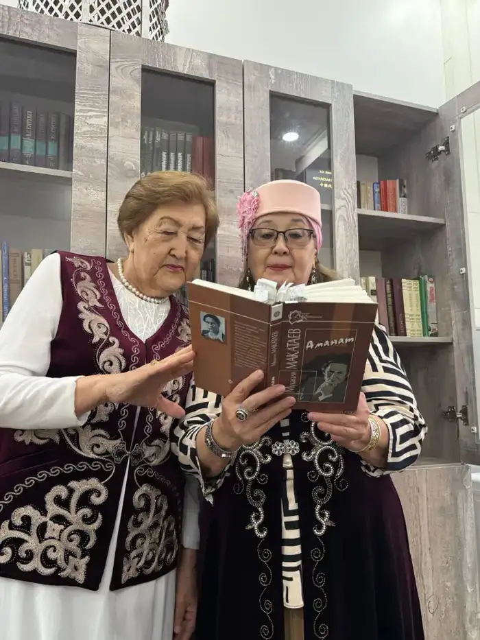 В Астане пенсионеры провели необычный челлендж, посвященный наследию Мукагали (5)