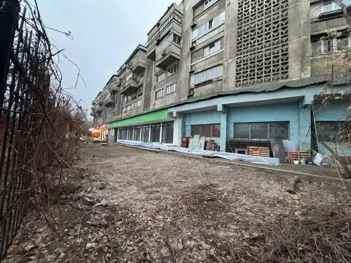 В Алматы снесли незаконную пристройку на ул. Осипенко после решения суда