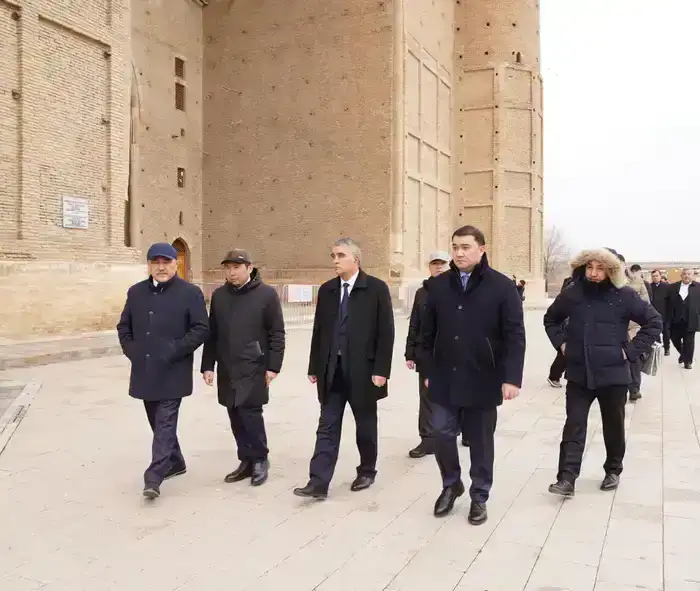 Посещение мавзолея Ходжи Ахмеда Ясауи министрами водного хозяйства Узбекистана и Казахстана